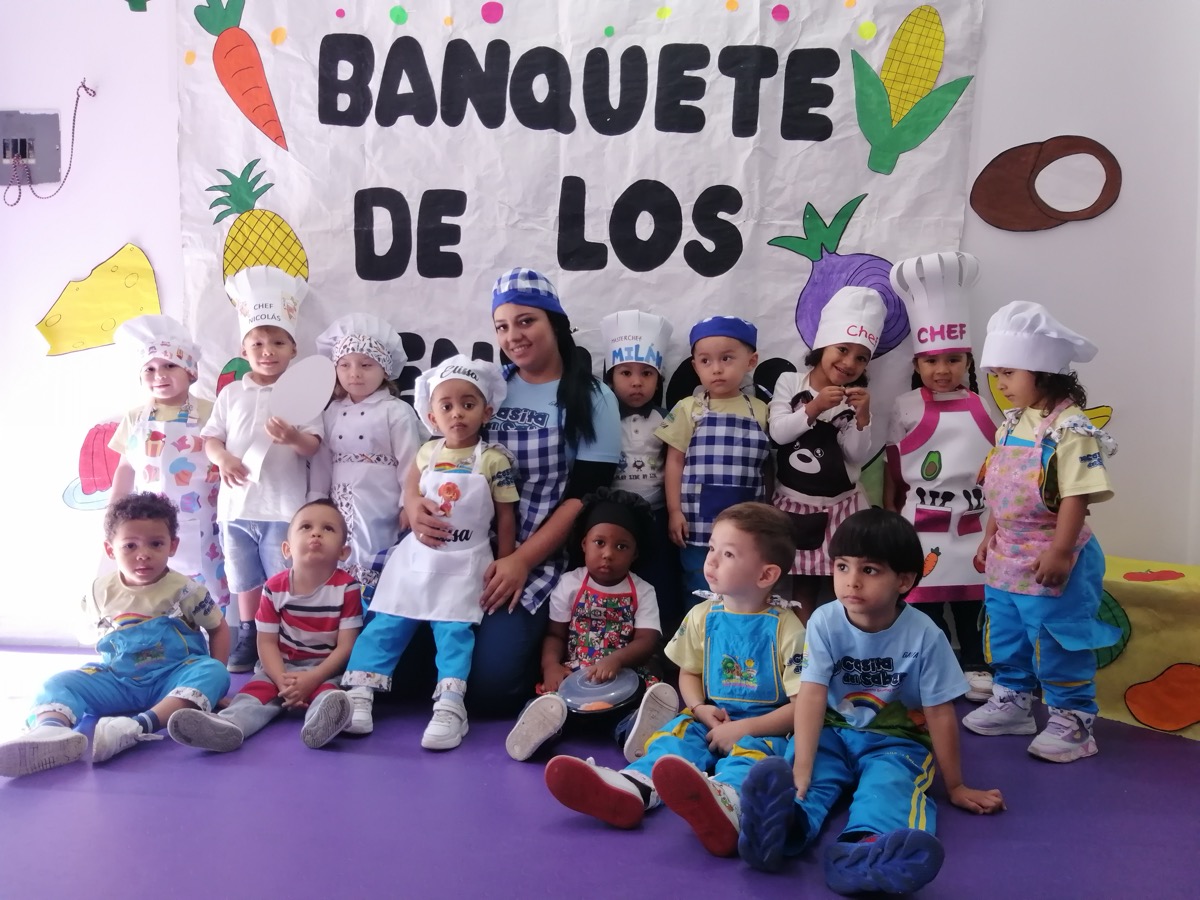 Ninos practicando valores personales en Mi Casita del Saber