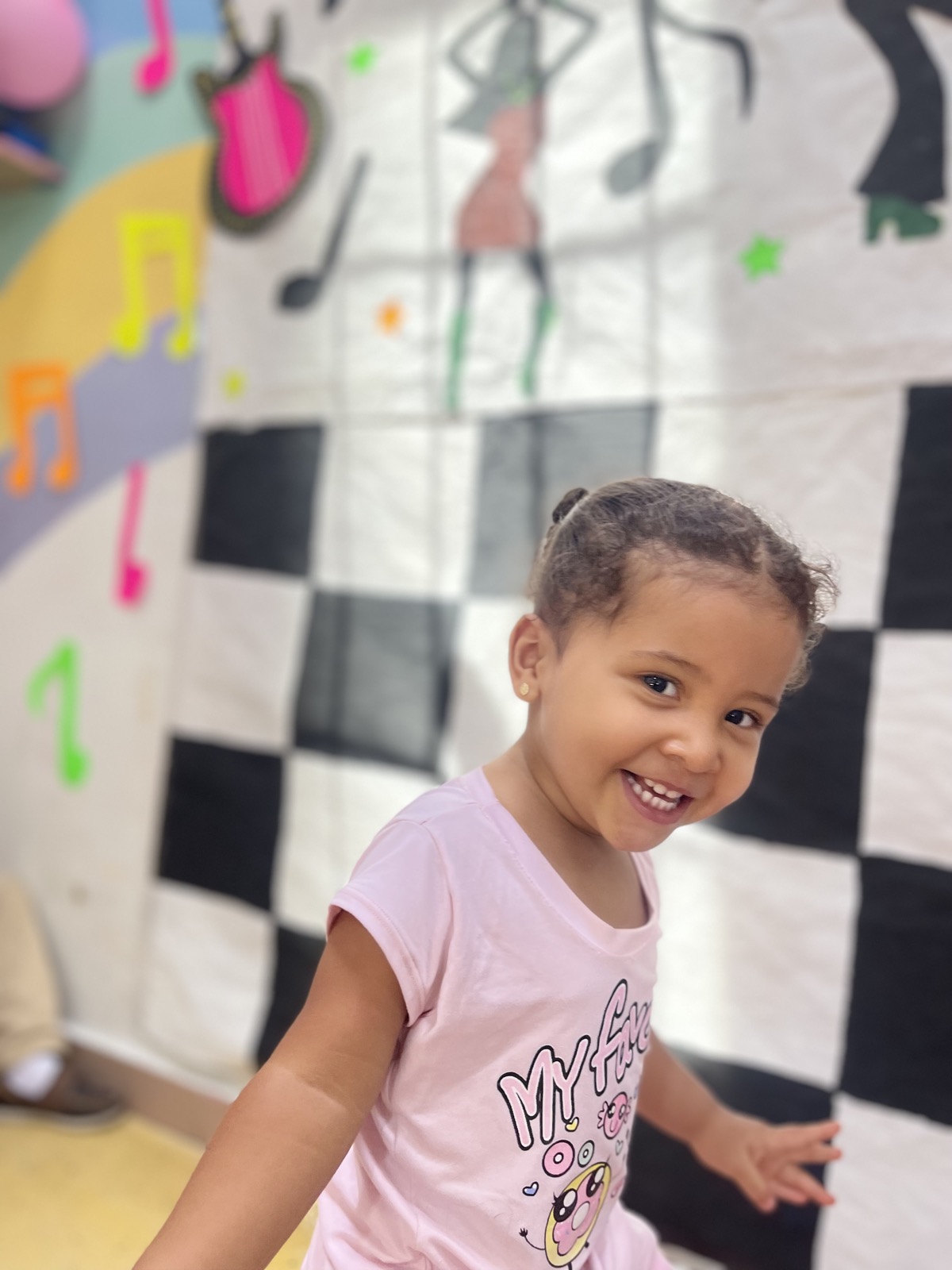 Filosofía pedagógica - Niña sonriendo